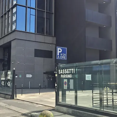 Bilocale moderno Isola-Garibaldi, 4 posti, WiFi veloce, Metro a 2 minuti-2